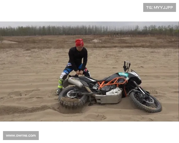 吕梁越野摩托赛情暖互助,车手脱困传佳话 吕梁越野摩托赛情暖互助,车手脱困传佳话